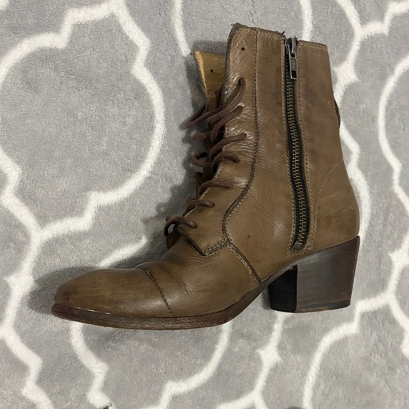 Frye Brown Leather lace up heeled Ankle Boots - Picture 11 of 14